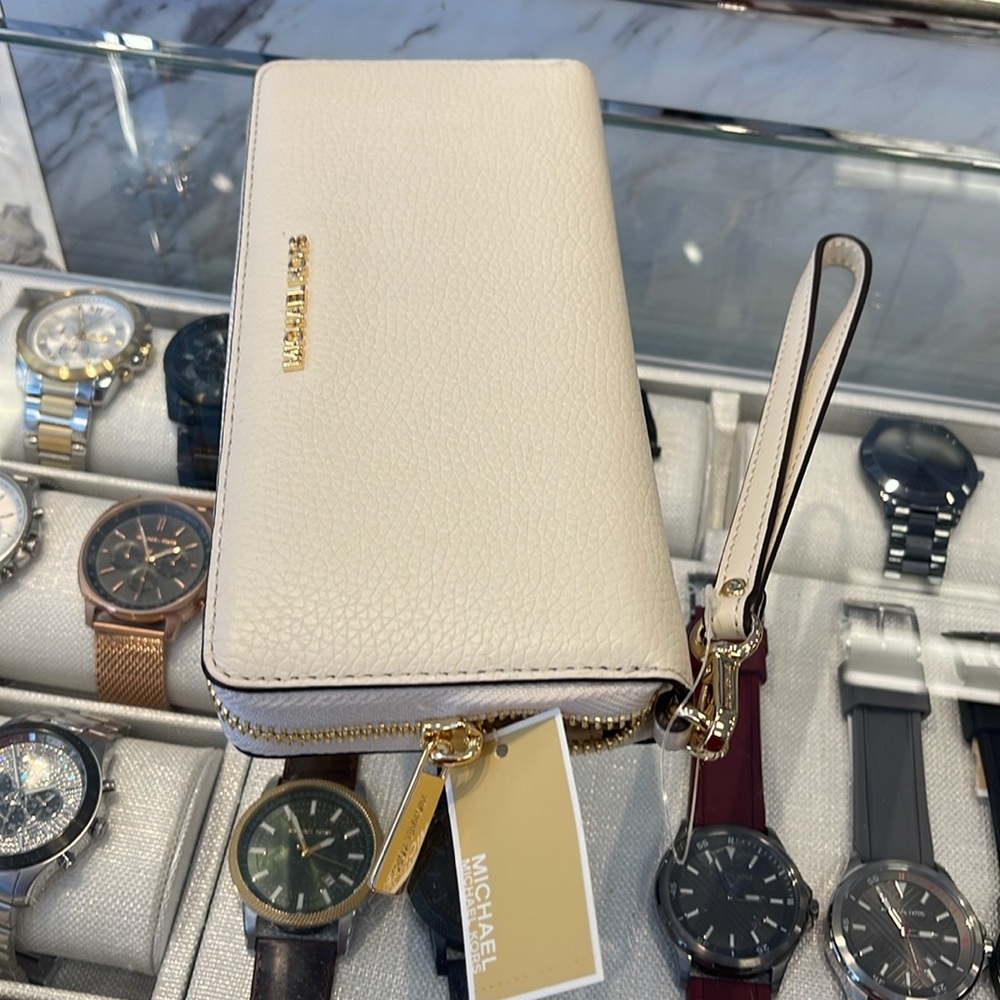 MICHAEL KORS
Leather Continental Wristlet Phone Case Wallet 
Light Cream 
NWT - Picture 14 of 16